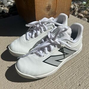 NWOT New Balance Kids boys Sz 1.5 baseball cleats.